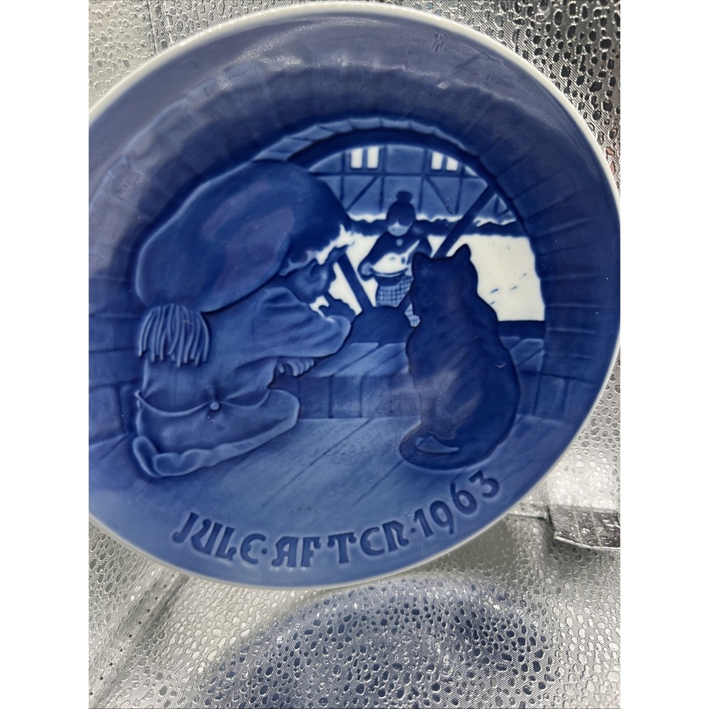 B&G, Bing & Grondahl Collector's Plate ~ Christmas 1963‎